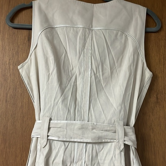 Elie Tahari size 6 tan sleeveless belted button down dress with pork chop pocket - Picture 9 of 10
